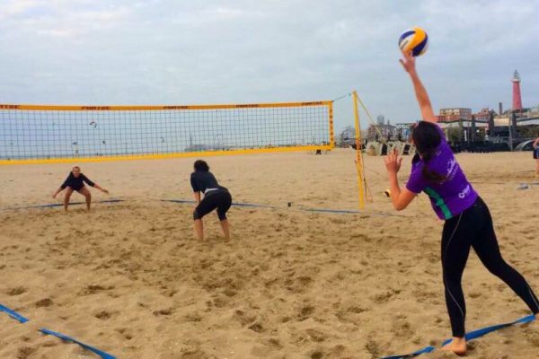 zomertrainingen beachvolleybalschool den haag